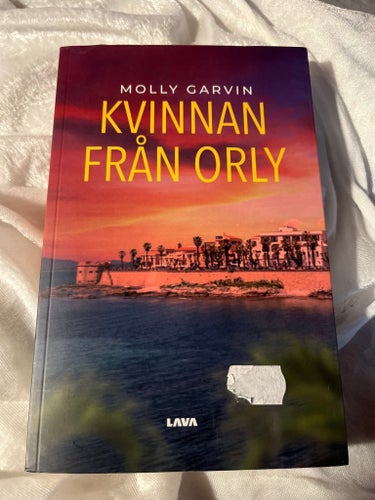 Kvinnan från Orly av Molly Garvin
