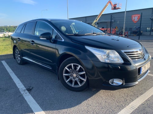 Toyota avensis 2011, svart färg, automat, 1,8 och finns i Södertälje