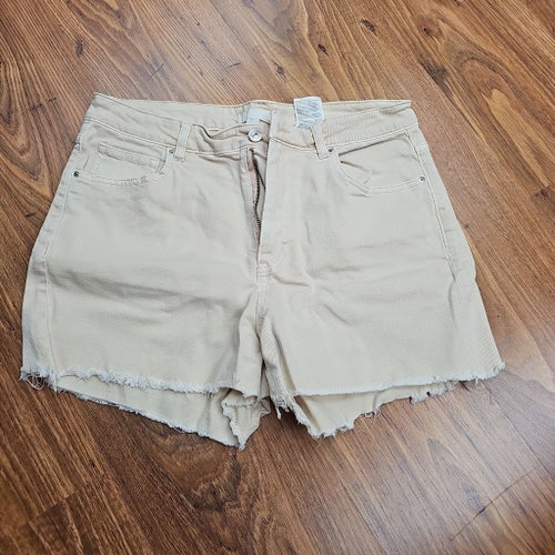 H&M beiga shorts, storlek 42