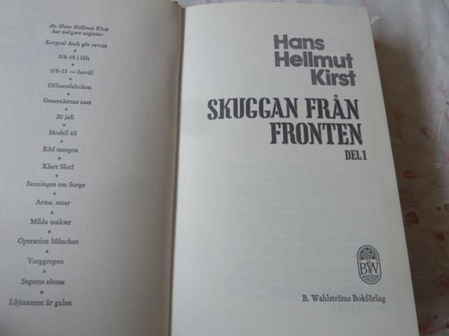 SKUGGAN FRÅN FRONTEN, DEL. 1., H. H. KIRST, 1975,  BÖCKER