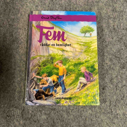 Enid Blyton - Fem räddar en hemlighet