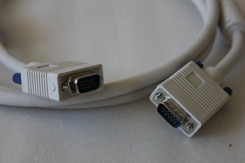 VGA-kabel, vit ca 1,9m