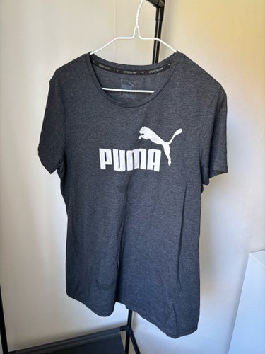 Puma grå T-shirt, storlek M