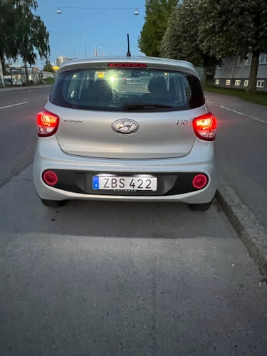 Hyundai i10 1.0 blue