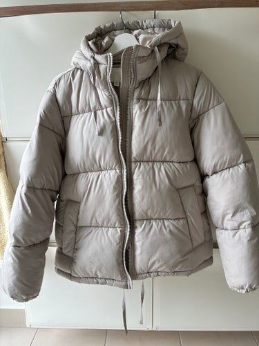 Beige puffer jacka, storlek XS