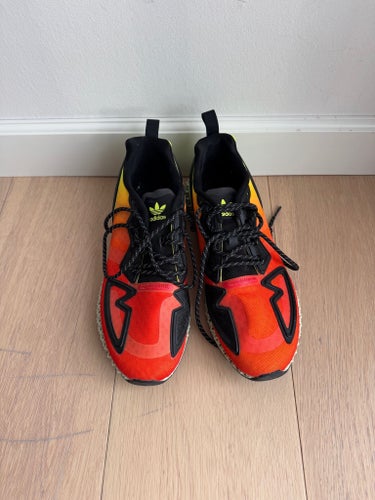 Adidas sneakers i rött, orange och gult, EUR 41 1/3