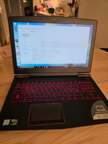 Lenovo Legion Y520-15IKBN (Toppskick / Endast använd 1 år)