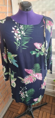 Isolde mörkblå blommig klänning, storlek XL