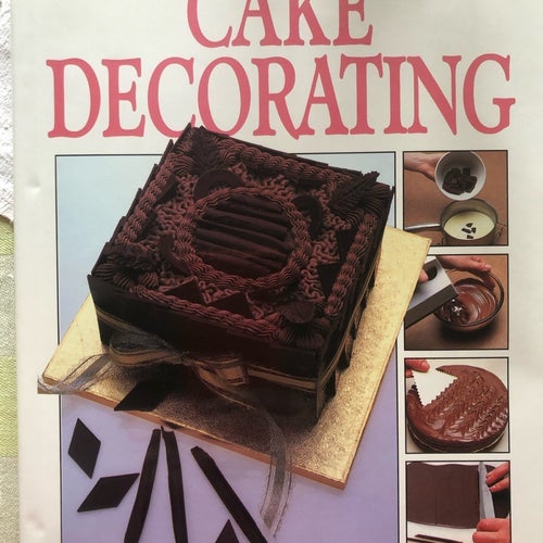 Cake Decorating av Elaine MacGregor