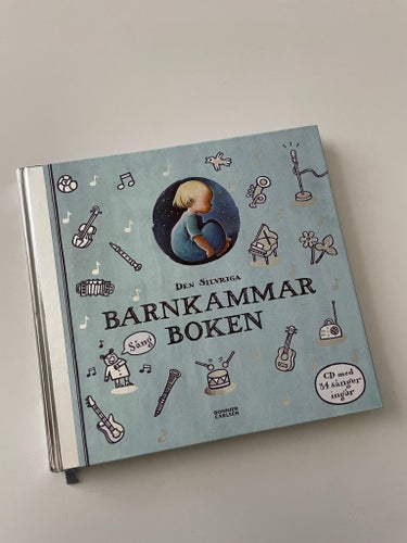 Den Silvriga Barnkammarboken Barnbok- av Eva Dahlin och Annika Lundeberg, 2003