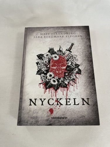 Nyckeln | Mats Strandberg & Sara Bergmark Elfgren | Engelsfors-trilogin | Kart.