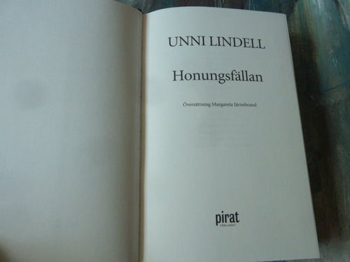 UNNI LINDELL, HONUNGSFÄLLAN, BOK, 2008