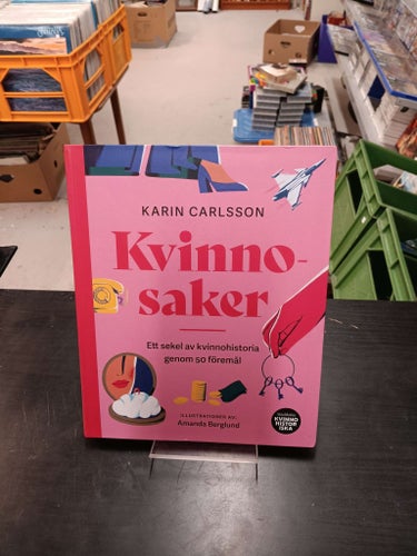 KVINNOSAKER - ETT SEKEL AV KVINNOHISTORIA GENOM 50 FÖREMÅL
