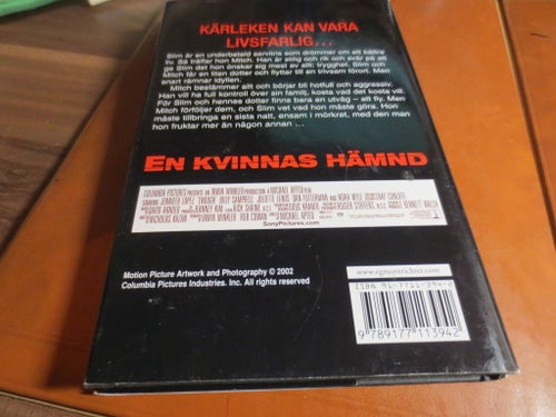 En Kvinnas Hämnd av H.B. Gilmour, 2002