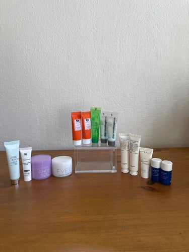 Hudvårdspaket med rengöring, masker och serum från olika märken