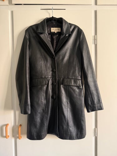 Foreside svart skinnkappa vintage , storlek 38