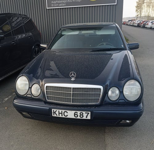 Mercedes-Benz E 240 Sedan