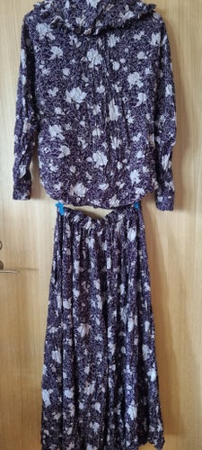 Blommigt set med blus och byxkjol Stl 38, Lila beige