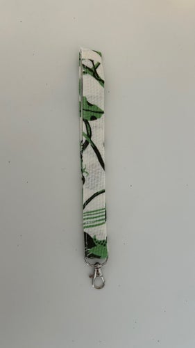 NYCKELBAND I TYG FRÅN SVENSKT TENN, MÖNSTER FRÅN JOSEF FRANK / TEXTIL LA PLATA