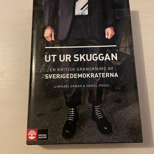 Ut ur skuggan en kritisk granskning av Sverigedemokraterna / Ekman, Mikael