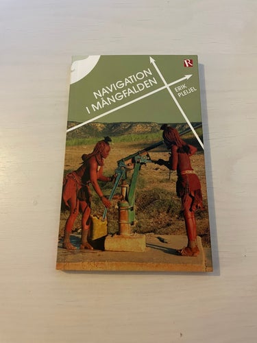 Navigation i mångfalden [en essä om äventyr, filosofi och bistånd] / Pleijel,