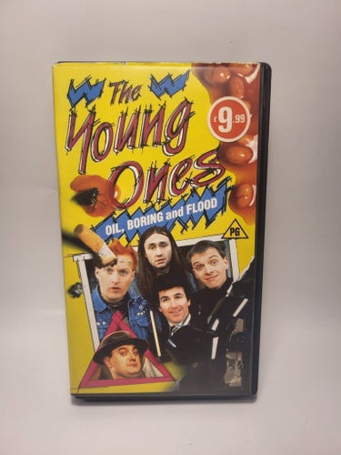 Brittisk kultserie-Hemma värst 82-84 (The Young Ones) Engelska version. BBCV