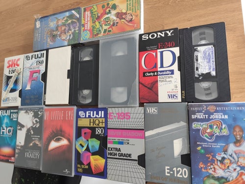 VHS-filmer: Peter Pan, Incantation, Frailty, My Little Eye, Space Jam