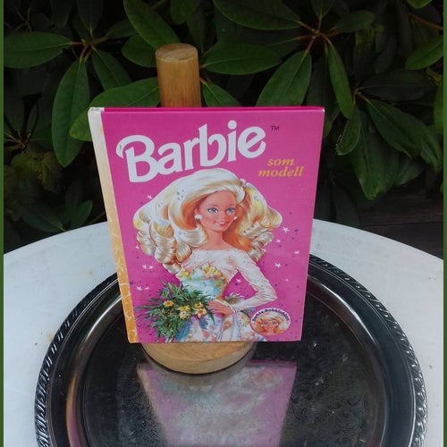 Barbie som modellfrån Barbie bokklubben Egmont Richter 1997