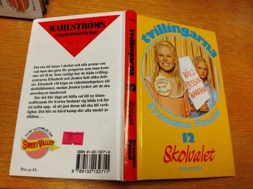 Tvillingarna 12 Skolvalet - Francine Pascal. bok. Very Fine plus