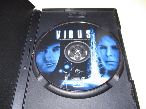 Virus (DVD) med Jamie Lee Curtis och William Baldwin