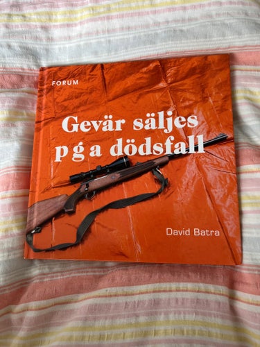 Bok ”Gevär säljes pga dödsfall” av David Batra