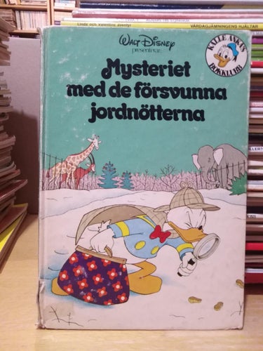 Walt Disney presenterar Mysteriet med de försvunna jordnötterna Kalle Ankas bokk