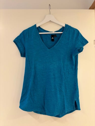 Adidas blå t-shirt