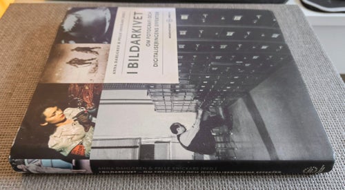 I BILDARKIVET: OM FOTOGRAFI OCH DIGITALISERINGENS EFFEKTER (2009)