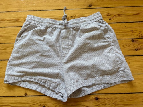 mbyM ljusgrå 100% bomull shorts, L