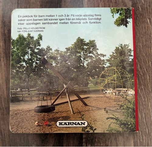 Retro pekbok – På lekplatsen – Kärnan 70-/80-tal – fotobok från barndomen!