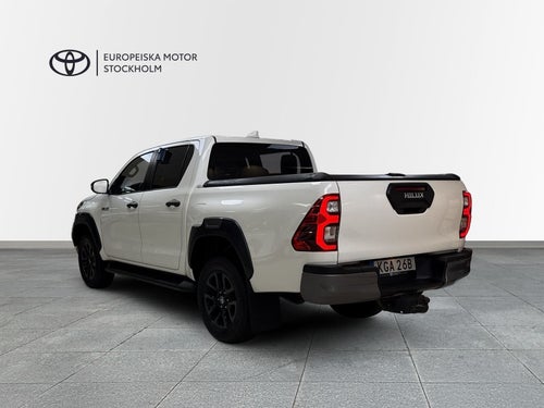 Toyota Hilux Dubbelhytt 2.8 D-Cab Aut. 4WD Invincible /V-Hjul/Flaklock
