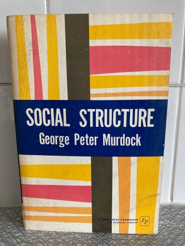 SOCIAL STRUCTURE by George Peter Murdock. Tryckt 1965