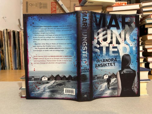 Det andra ansiktet av Mari Jungstedt. Bok. Very Fine plus