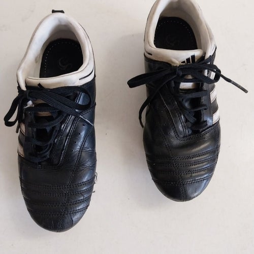 Adidas Fotbollsskor stl. 36