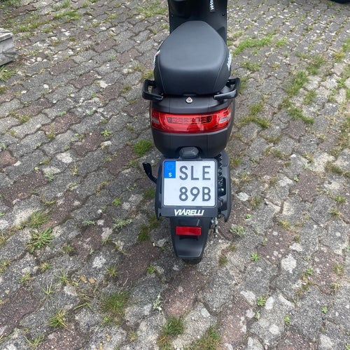 Moped El Körd i 9 mil Går ca 6mil på en Laddning Nypris ca 20000kr Viar. Piccolo