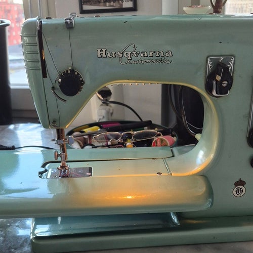 Husqvarna Automatic symaskin med tillbehör