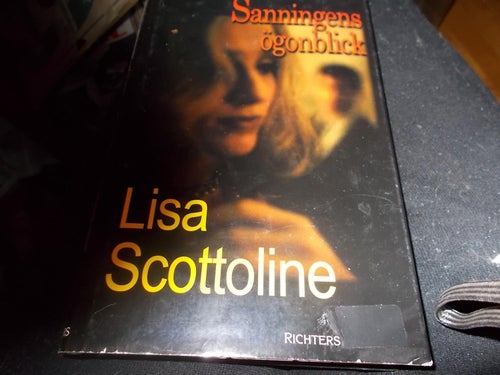 EN BOK LISA SCOTTOLINE SANNINGENS ÖGONBLICK