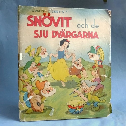 Snövit och de sju dvärgarna. 1939 . Walt Disney , sagobok