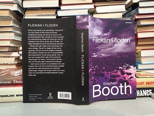 Flickan i floden av Stephen Booth. Bok. Very good plus