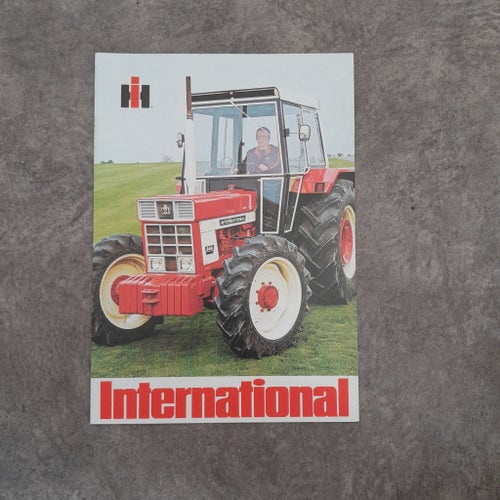 Broschyr International 844 traktor
