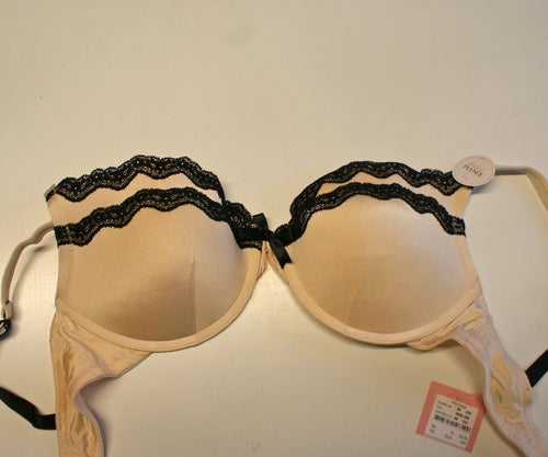 Hunkemöller beige, svart behå, storlek 70E Ny med tag