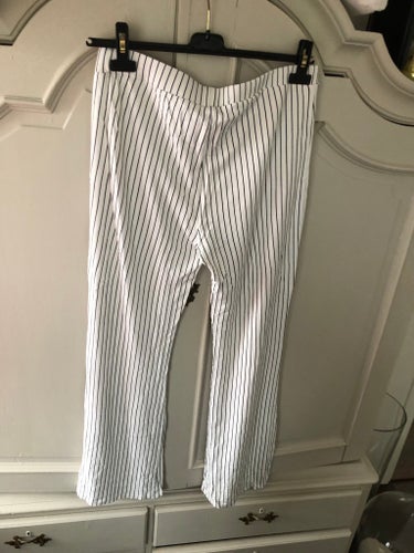 Gina Tricot svarta, vita randiga byxor, storlek XL