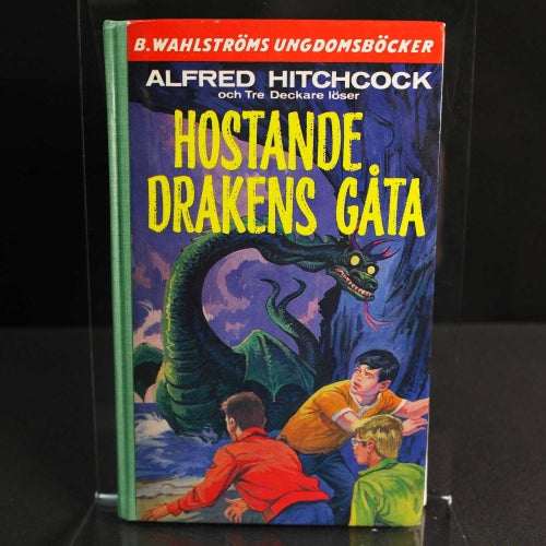 Alfred Hitchcock och tre deckare löser hostande drakens gåta - 1974