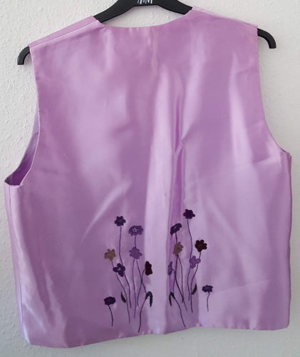 Made by Inga-Britt lila väst storlek 36-38.